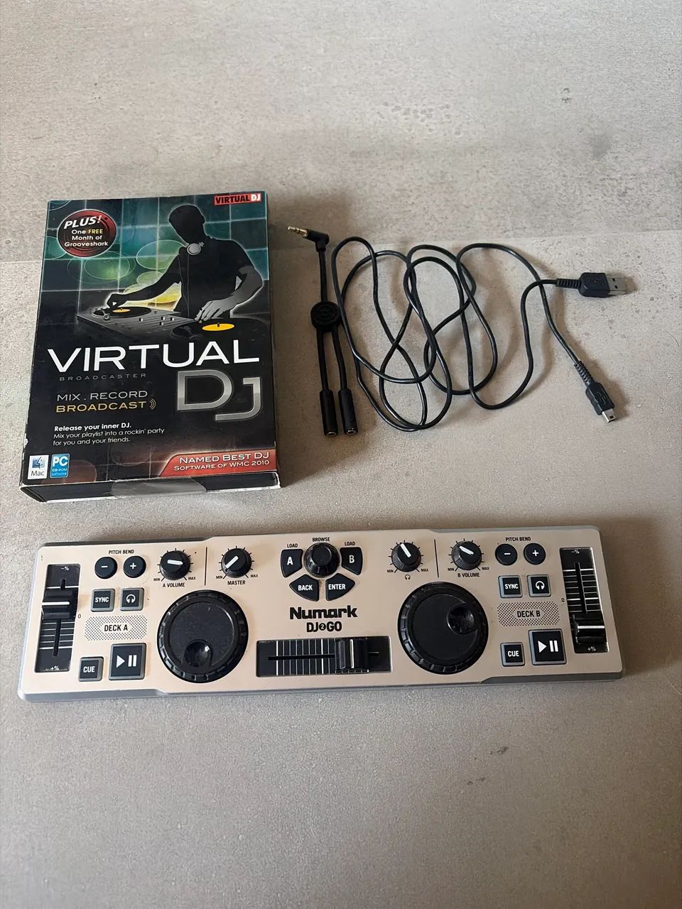 Controladora Numark DJ2GO