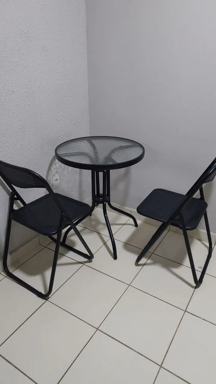 Mesa com 2 unidades de cadeira