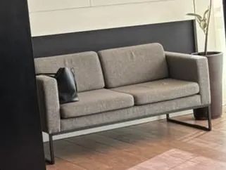 Sofá de 2 lugares no linho cor cinza - Foto 2