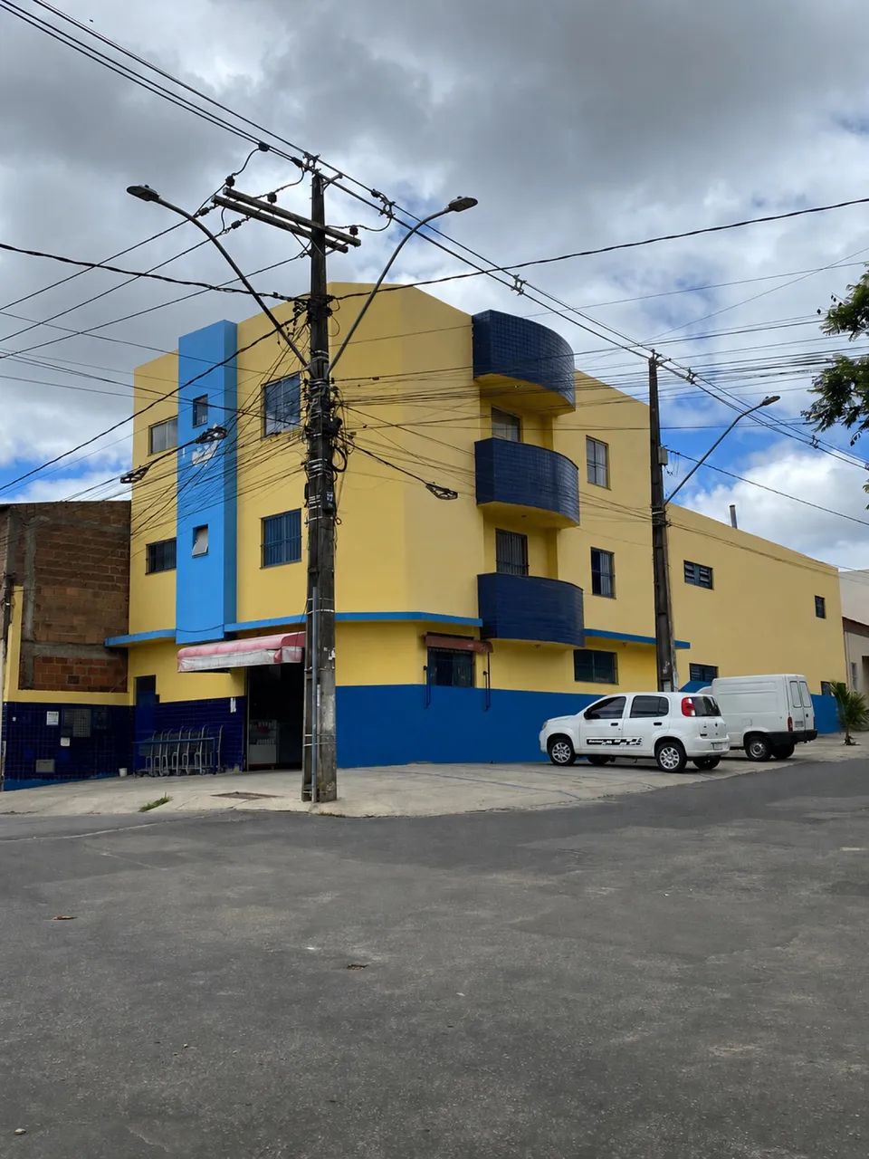 Vendo prédio com ponto comercial e 2 apartamentos  - Foto 2