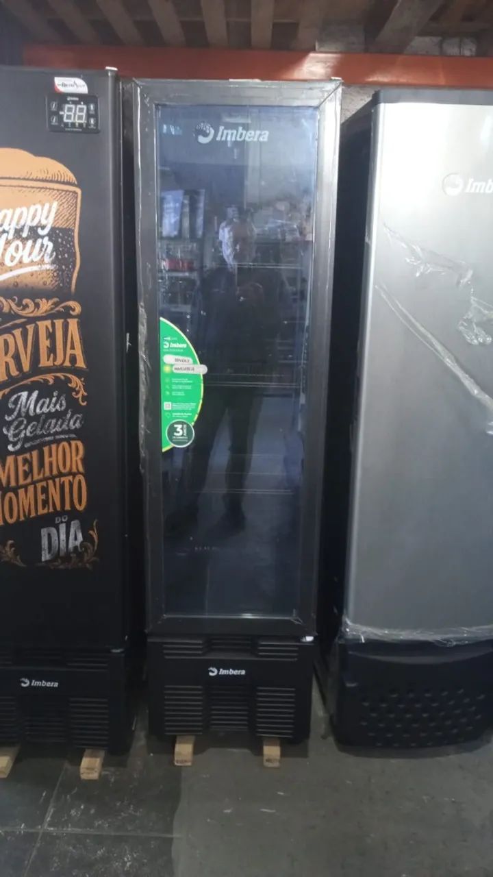 Expositor e Refrigerador Vertical VR08 Imbera - All Black Inverter 244L Porta de Vidro 0ºC