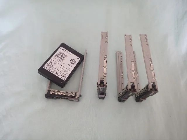 Gaveta/Caddy Dell EMC 2,5" SAS/SATA para Servidor - Lote com 4 - Foto 4