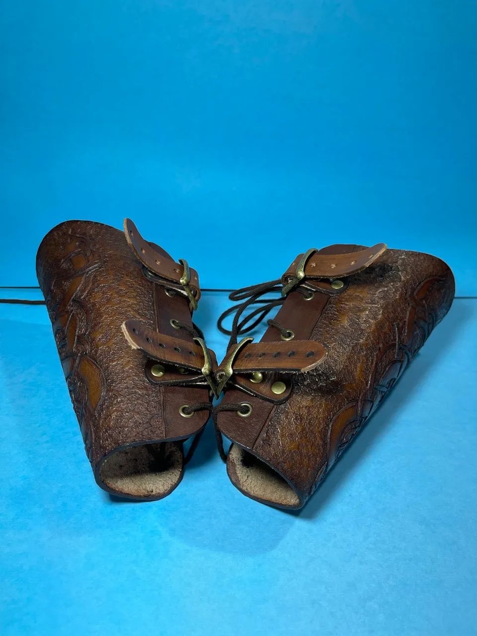 Bracelete entalhado - Couro Legítimo - Medieval e Cosplay, steampunk - Foto 3