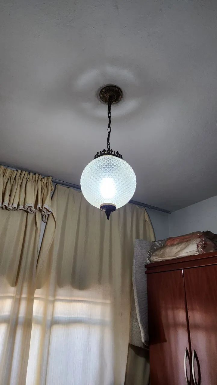 Lustre cúpula com detalhes bico de jaca