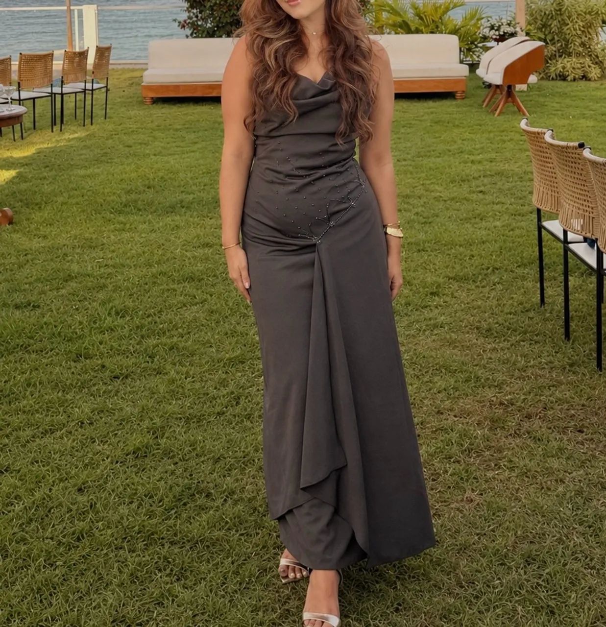 Vestido cinza longo para casamento
