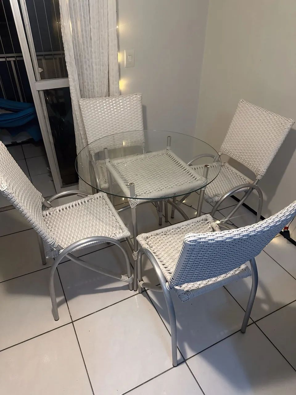Conjunto de mesa com 4 cadeiras linha premium 