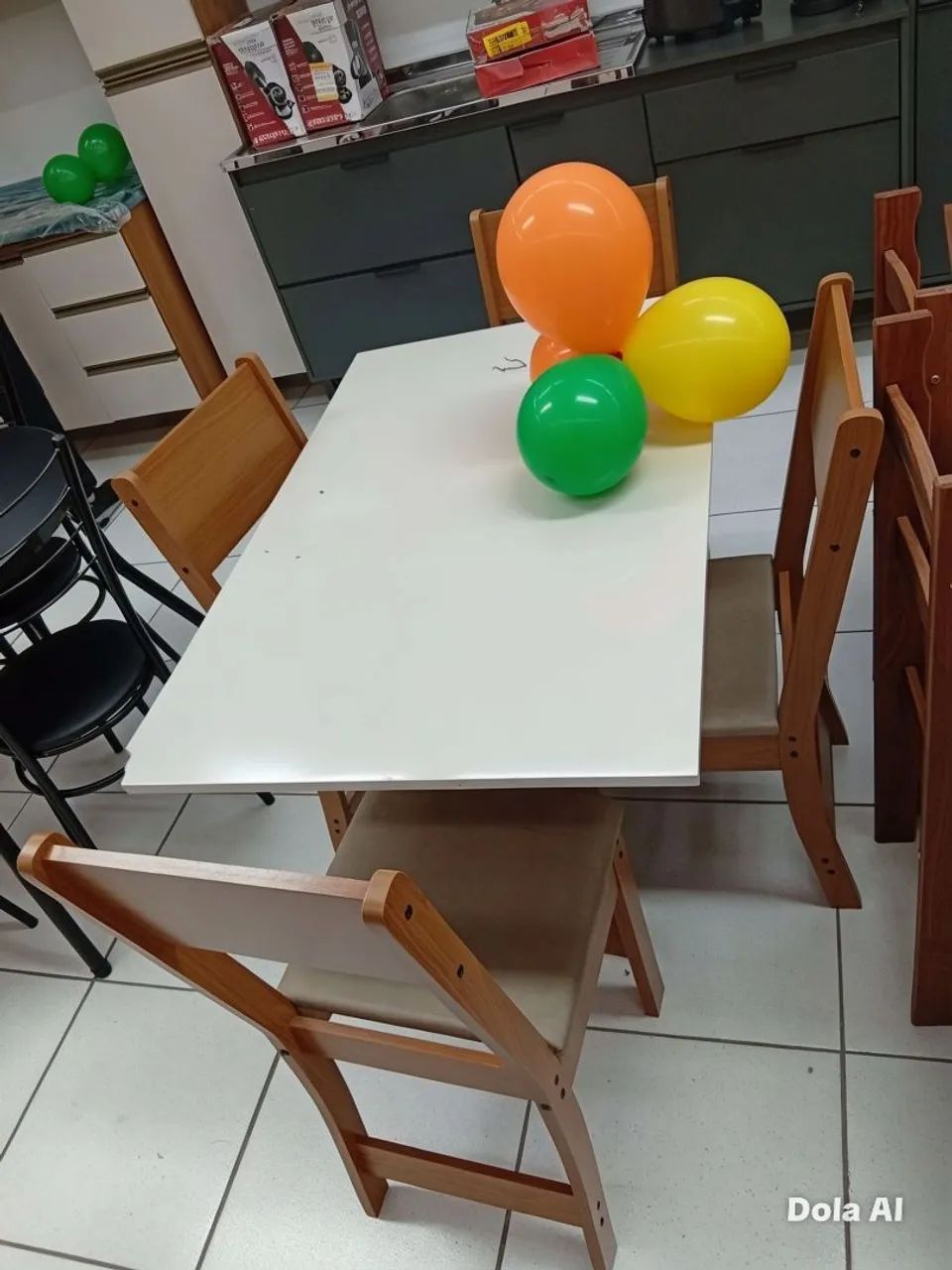 Mesa com 4 cadeiras 