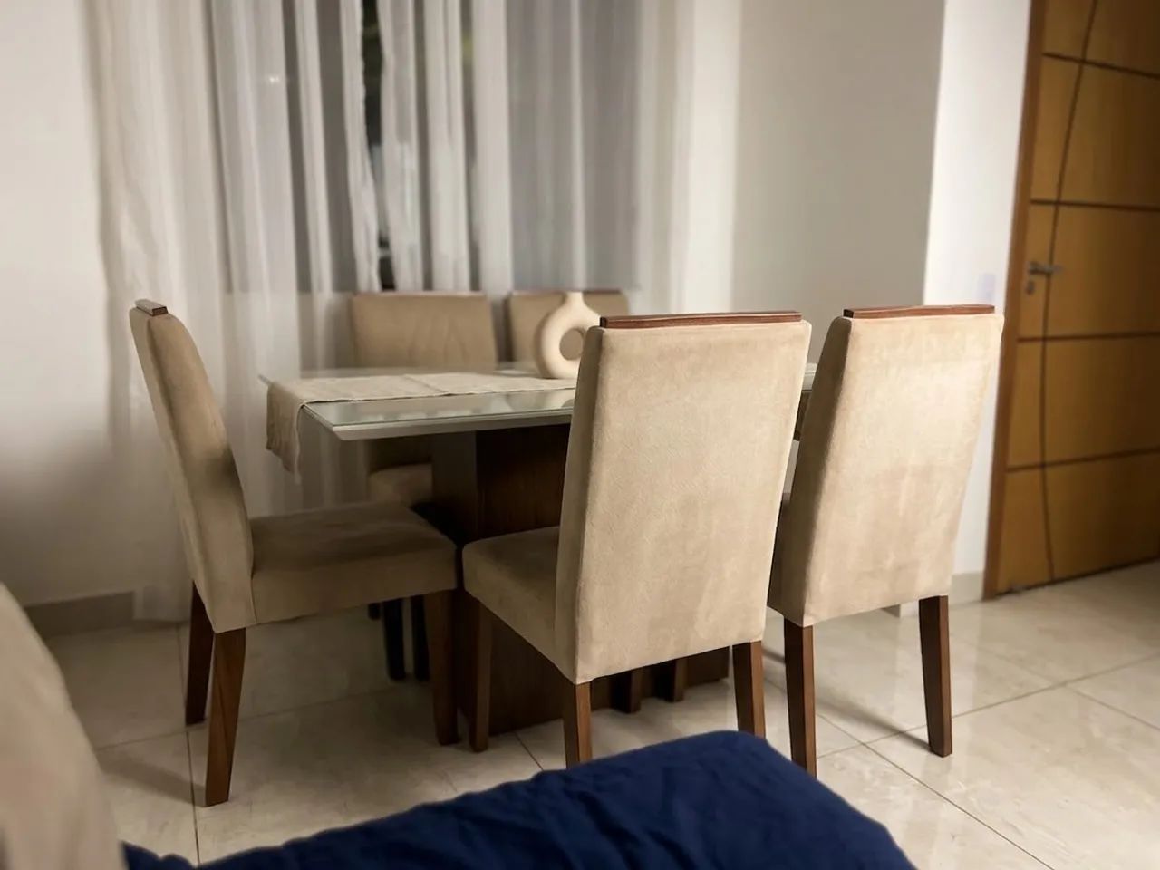 Mesa com tampo de vidro