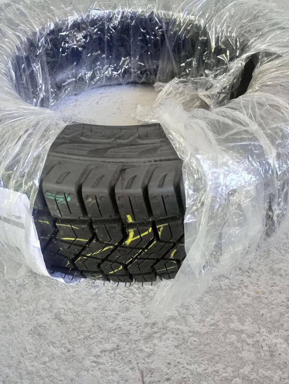 Pneu Pirelli Scorpions 205/60 aro 15 - Peças para carros, vans e