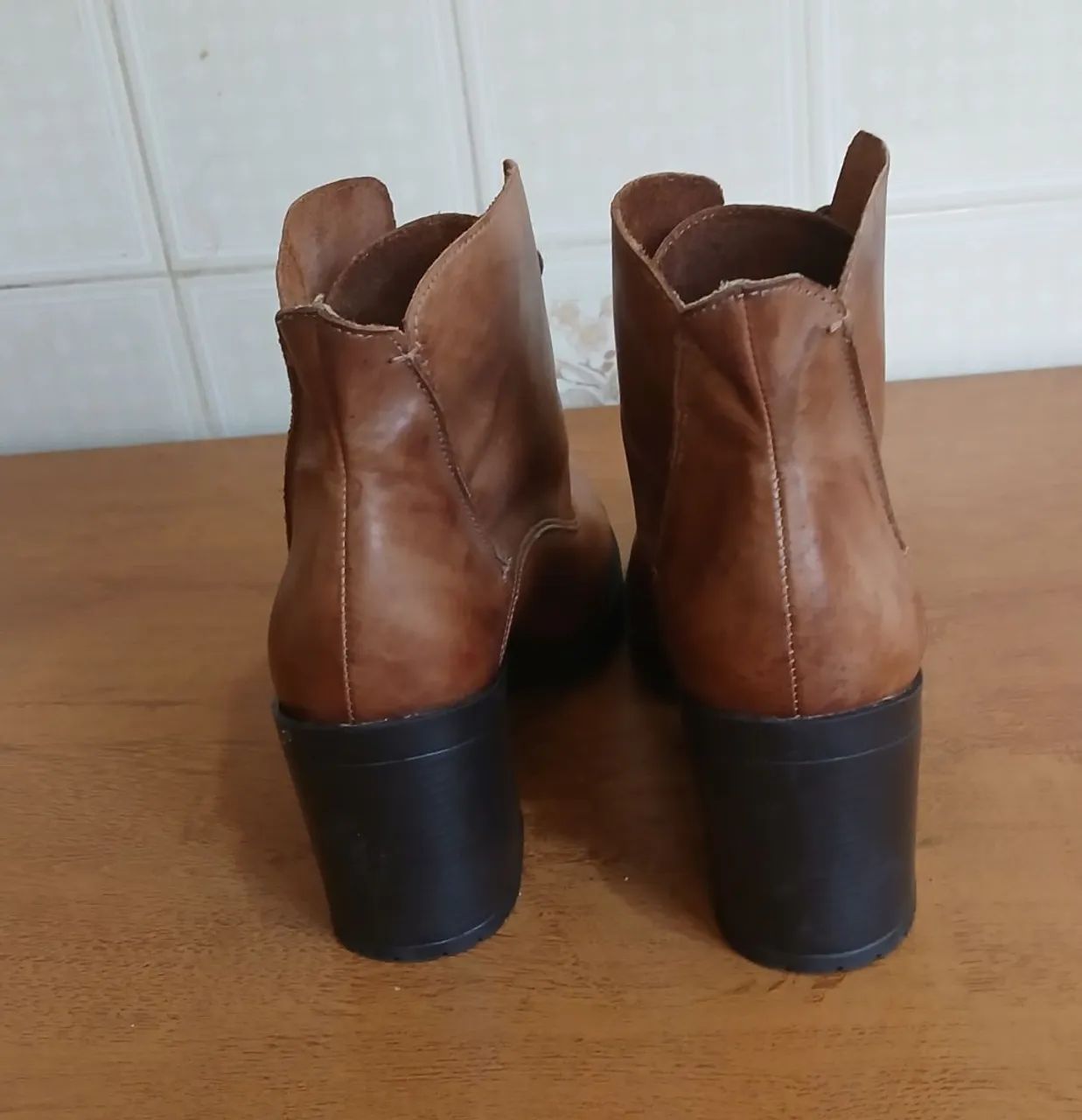 bota de couro legítimo marrom,  da marca Sollas - Foto 4