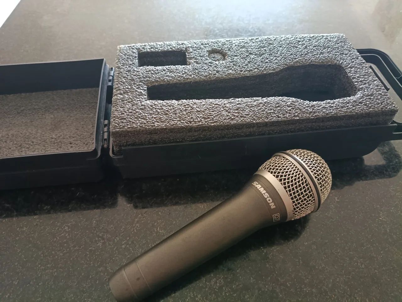 Microfone de mão com fio Samson Q7