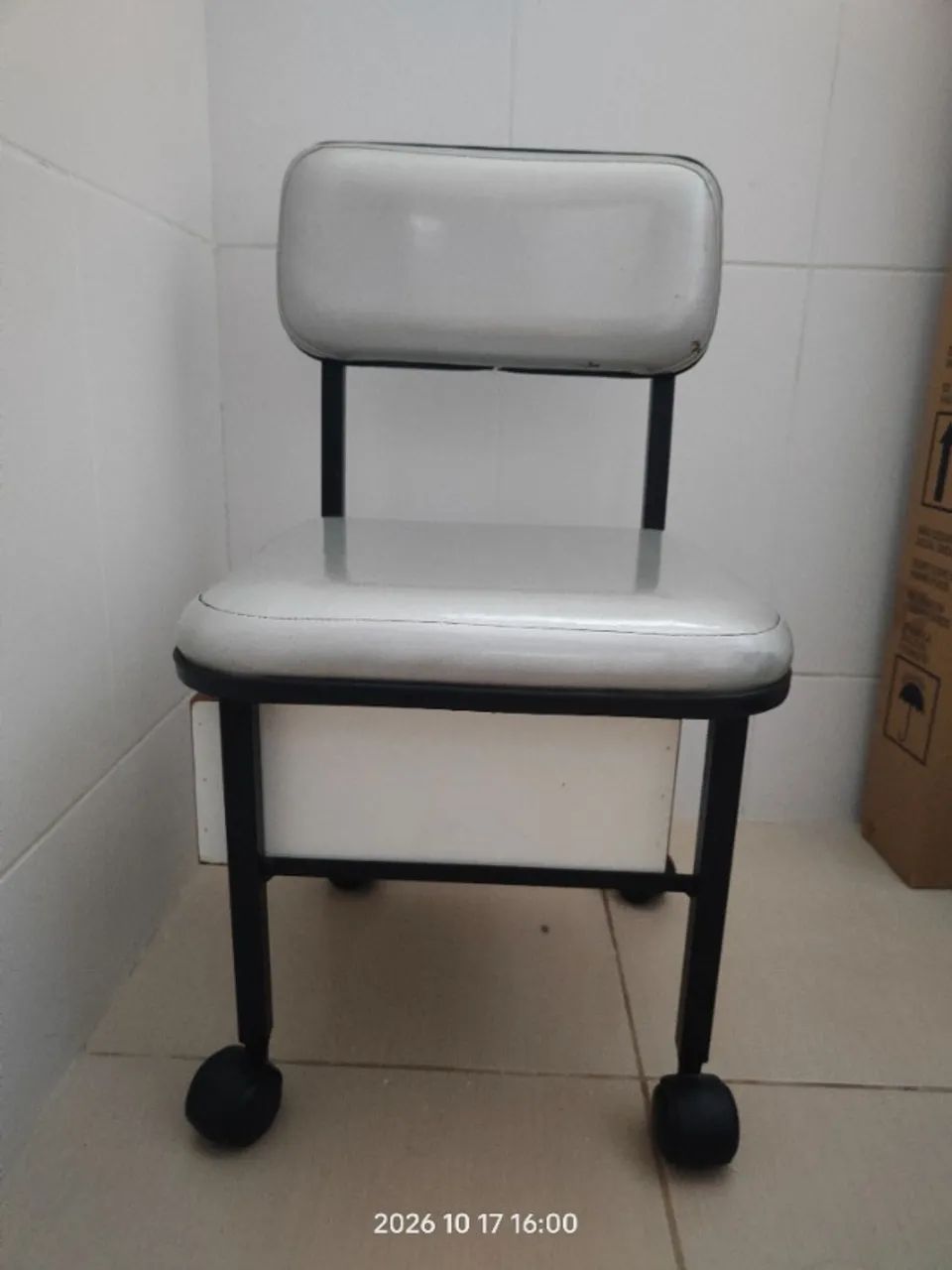 Cadeira manicure em ótimo estado  - Foto 2