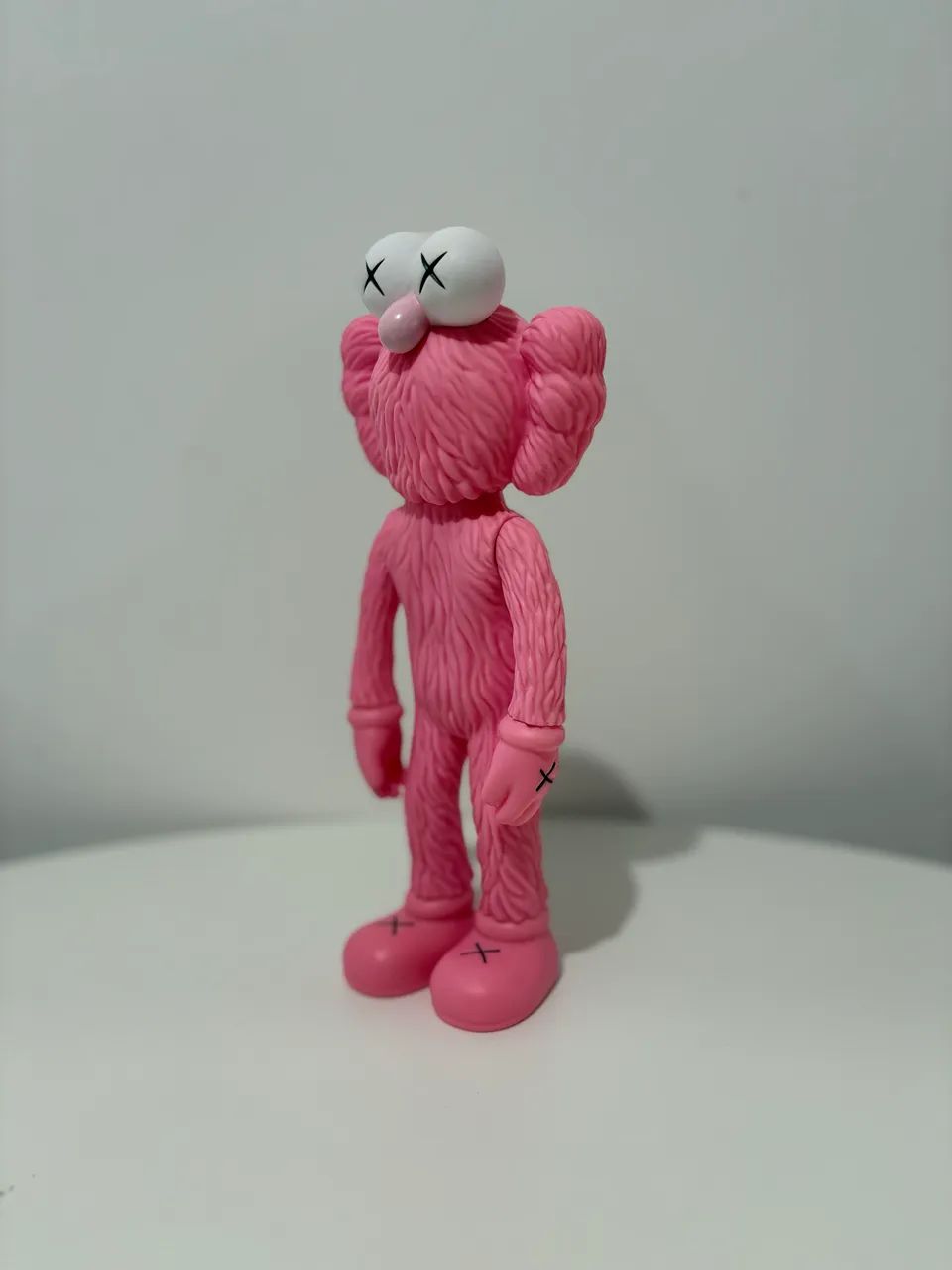 Boneco Decorativo Estilo KAWS Elmo 28cm | Colecionável  - Foto 4