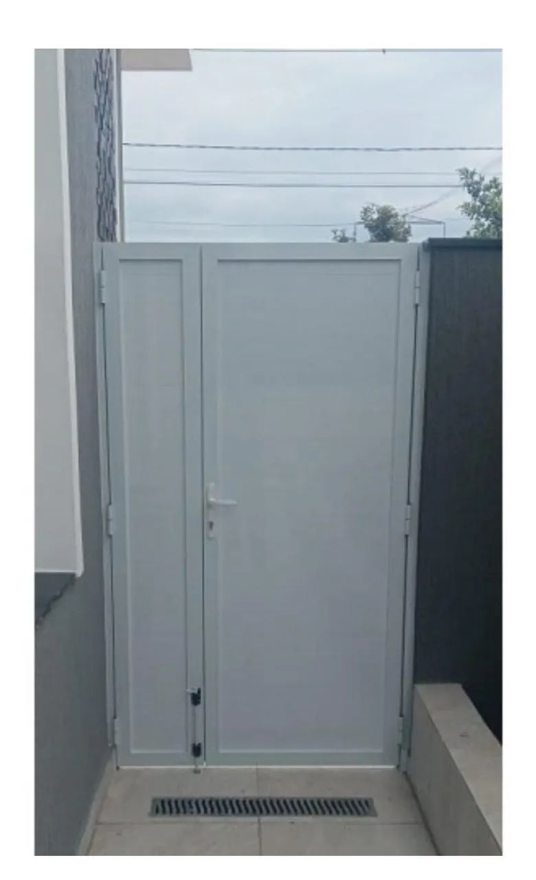 Portas em alumínio e vidro sob medida - Foto 4