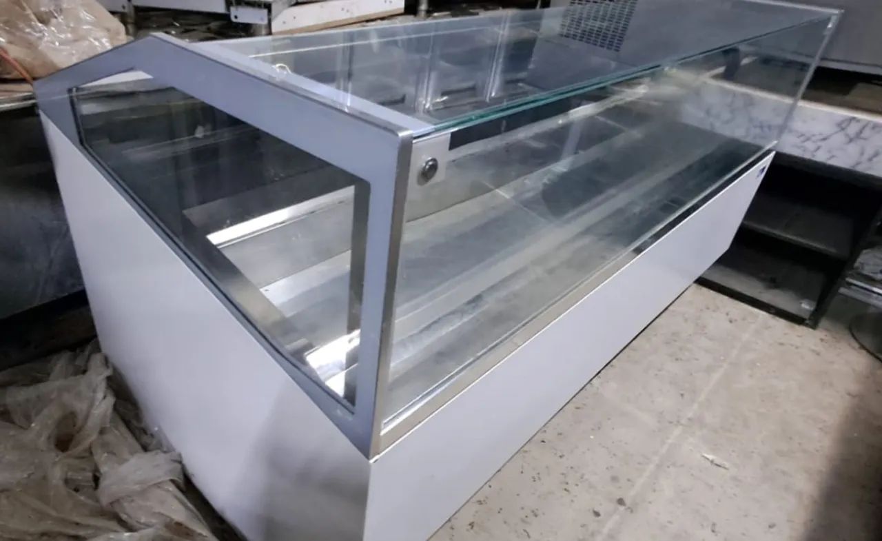 Vitrine ISA Supercapri 24 sabores .