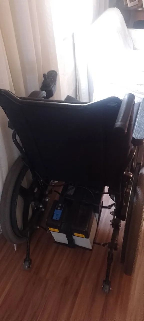 Cadeira de rodas motorizada  - Foto 2