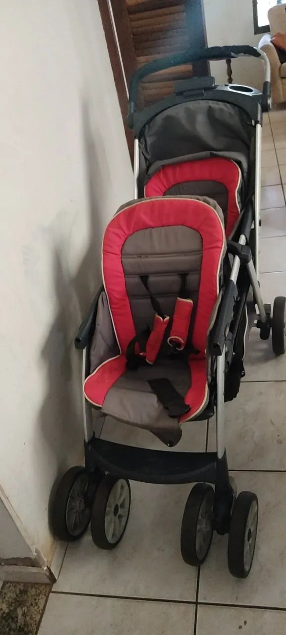 Carrinho de bebê gêmeos 