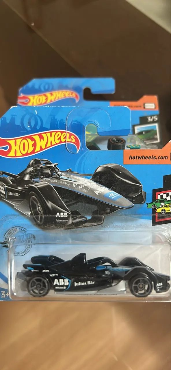 Carrinhos  hot Wheels diversos $40 - Foto 3