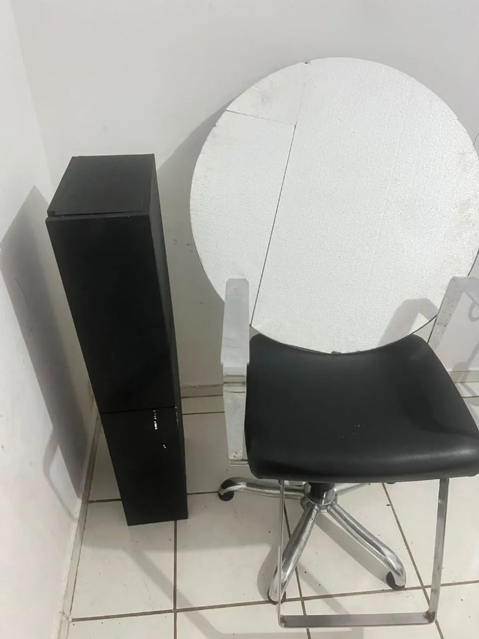 CADEIRA, BANCADA E ESPELHO NO PRECINHO  - Foto 2