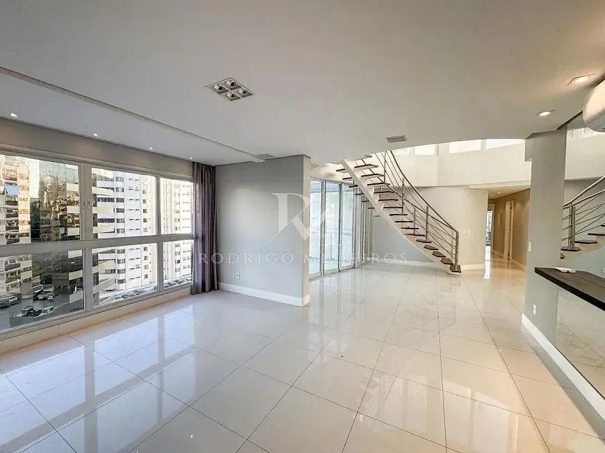 Cobertura Exclusiva com 4 Dormitórios e Infraestrutura Completa - Foto 2