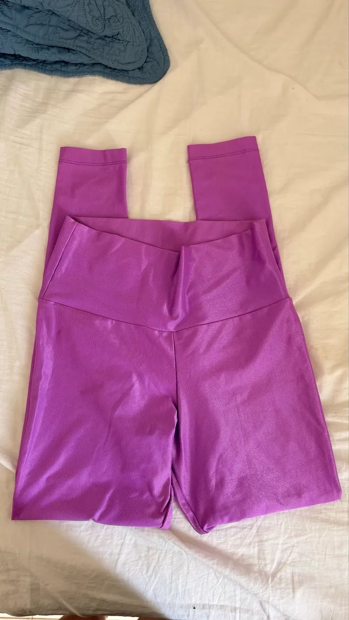 Calça legging lilás (canelado brilhoso)