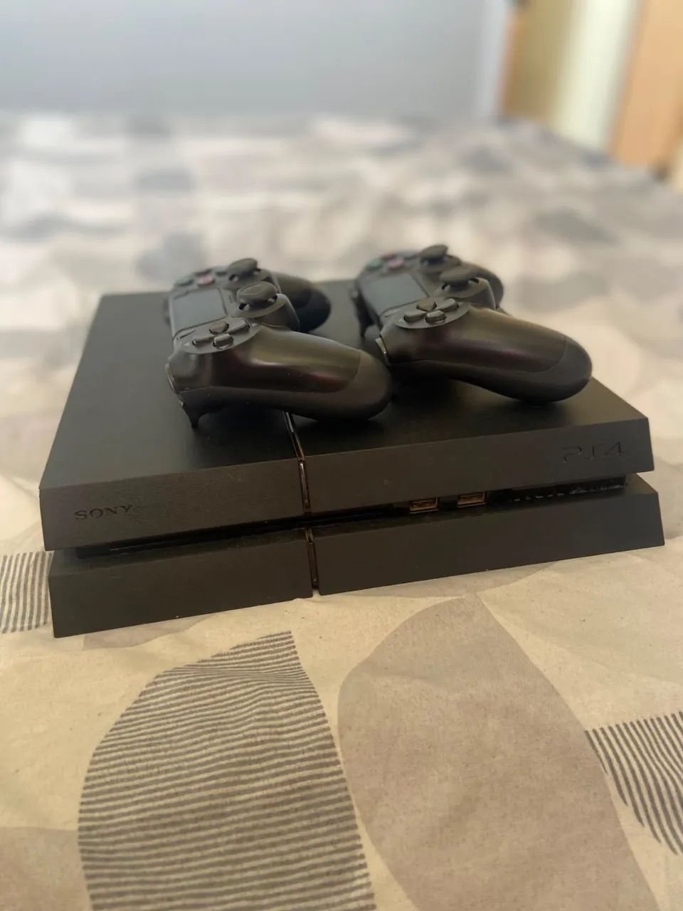 PS4 + 2 controles + PES 21 