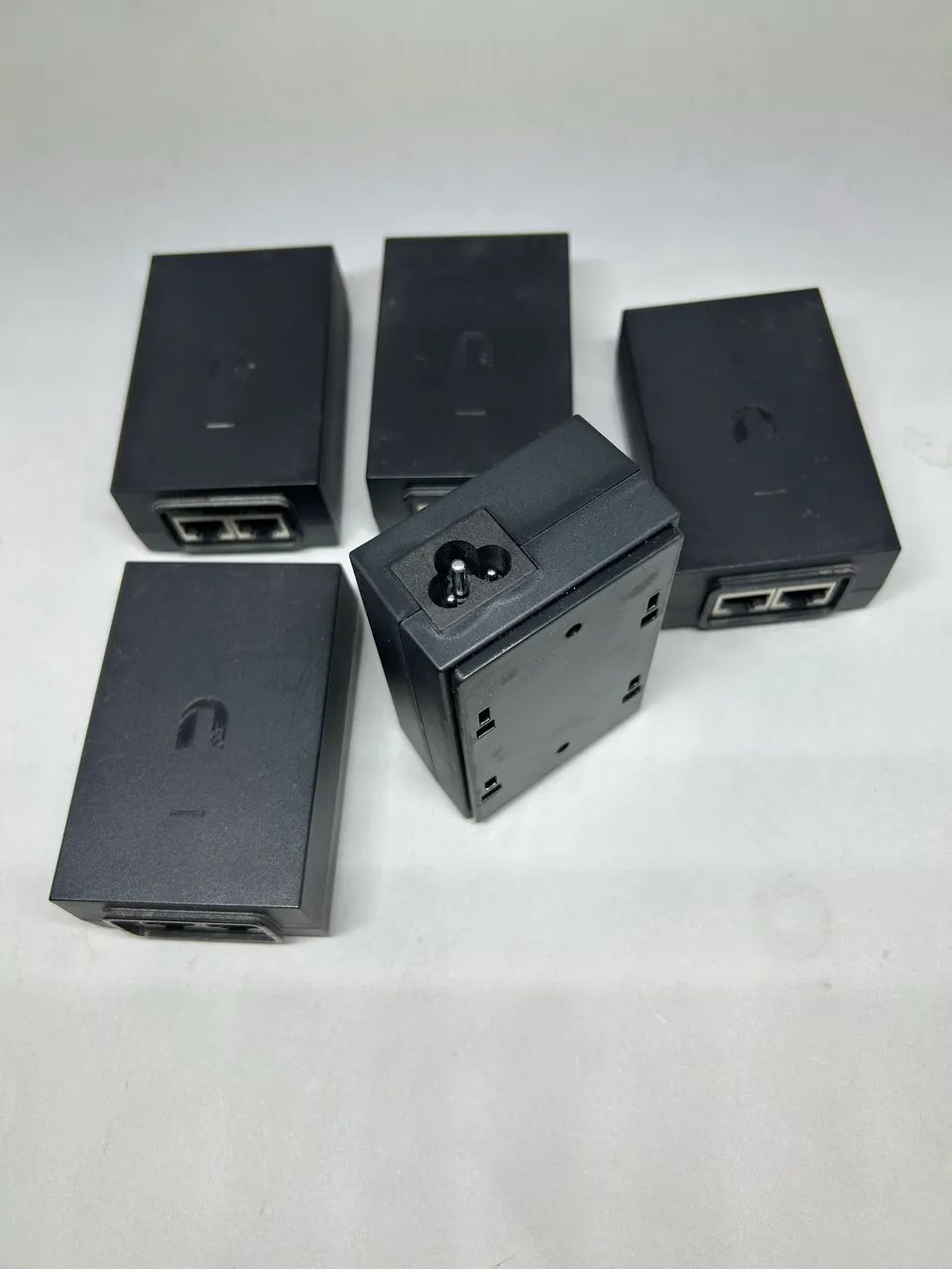 injetor PoE (Power over Ethernet) da marca Ubiquiti Networks - Foto 3