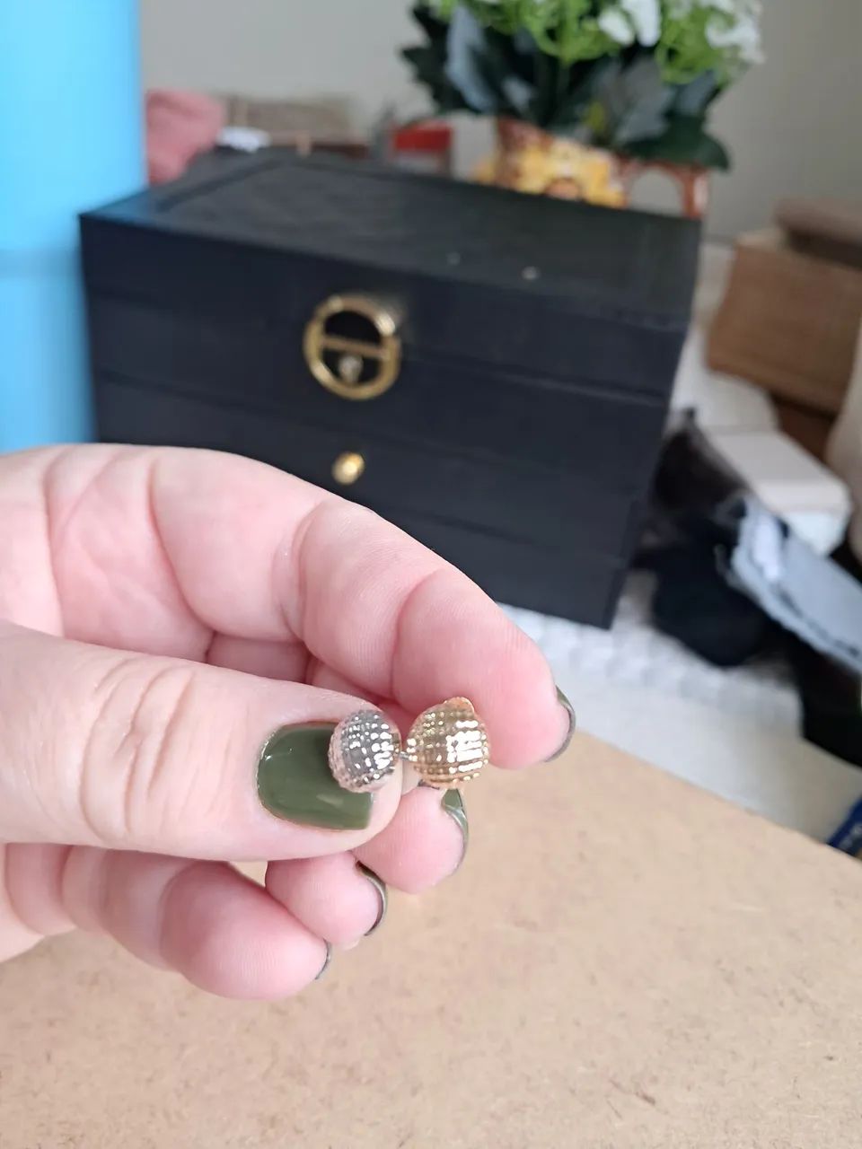 Brincos Folheados dourado e prateado  - Foto 4