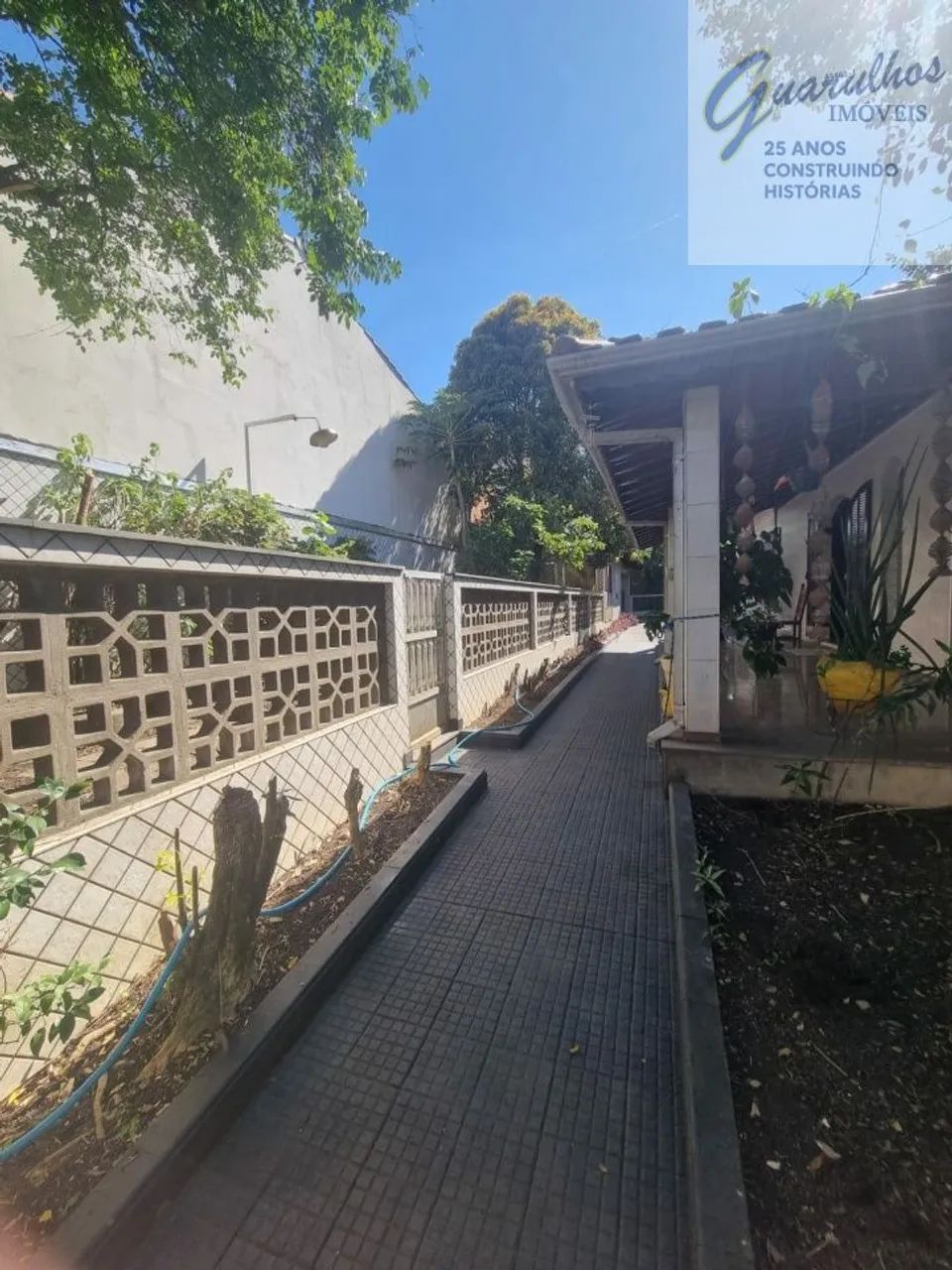 Linda casa terrea com muita area verde - Foto 4
