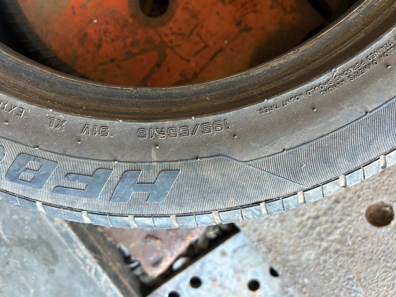 Vende-se peneu de carro - Foto 3