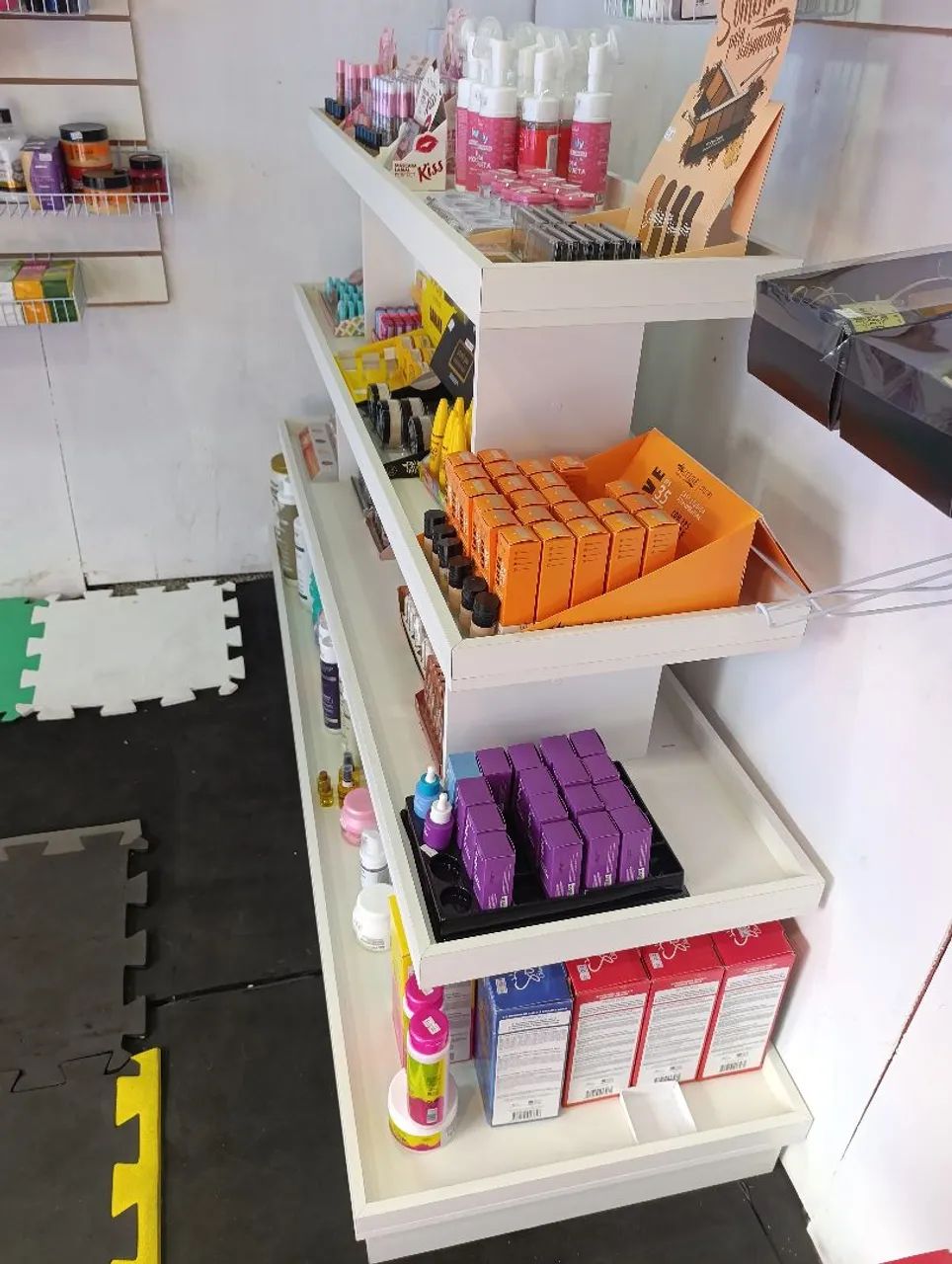 Gôndolas comerciais semi novas 
