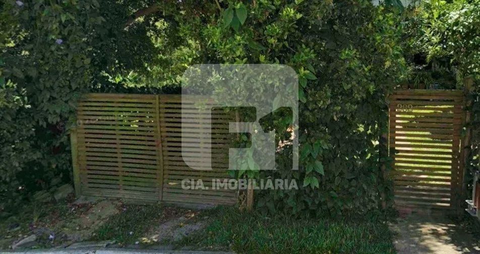 Terreno plano com escritura nos Açores