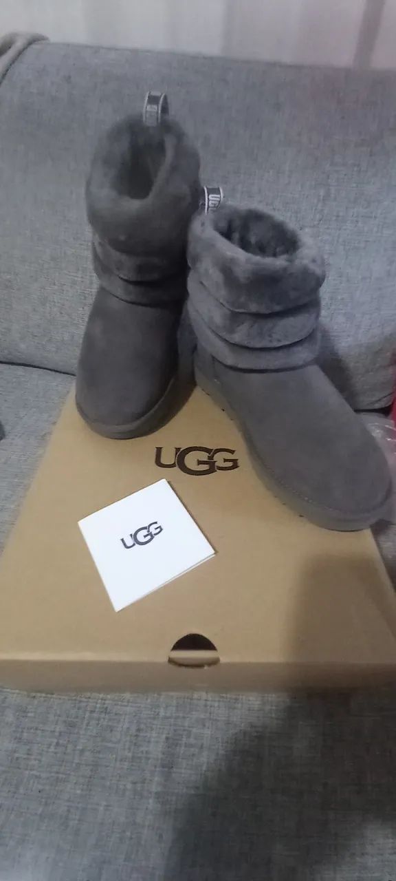 BOTA UGG CINZA