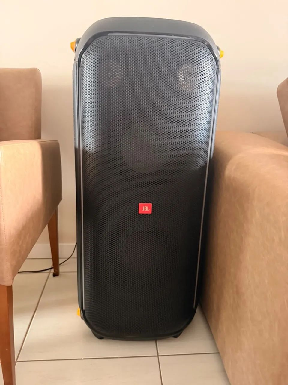 Caixa de Som JBL 710