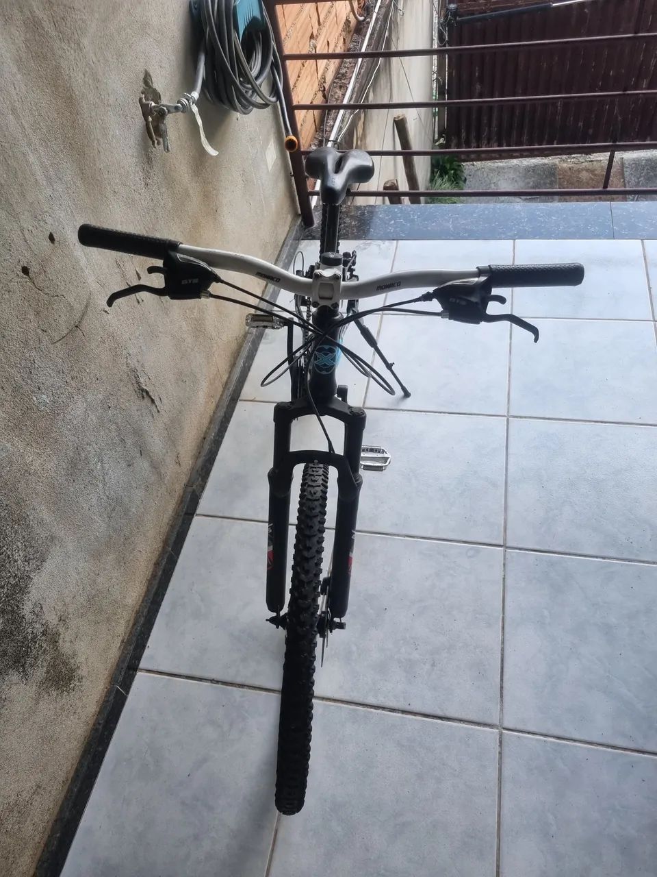 Bicicleta Aro 26 Vikings Tuff Preto e Azul - Foto 2