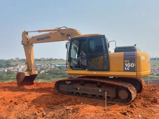 Escavadeira Komatsu PC160 ano 2013