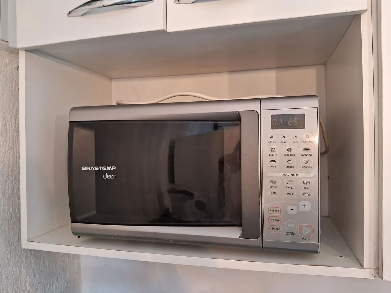 Microondas e cafeteira com defeito
