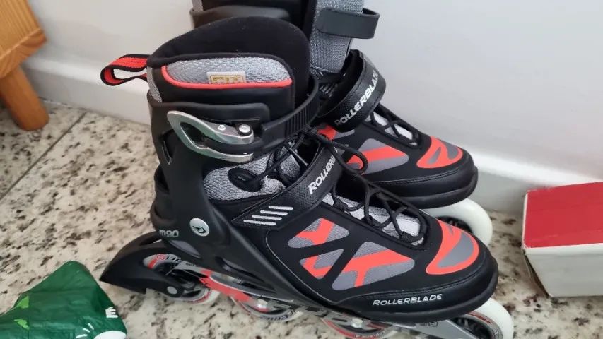 Patins Rollerblade Macroblade 90. Cor: Preto/Vermelho. Tam: 42 - Foto 2