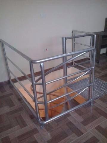 Escada caracol ( com corremäo e instalada) - Foto 3
