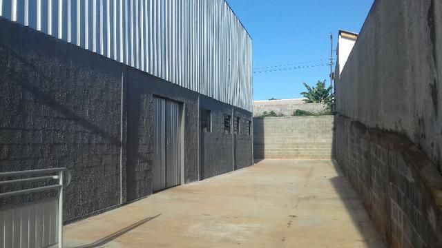 Vendo barracão 250m2. 350mil + 2.900, mensais - Foto 3