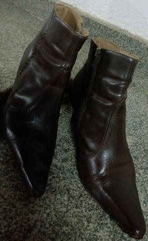 Bota em couro, número 35 - Foto 2