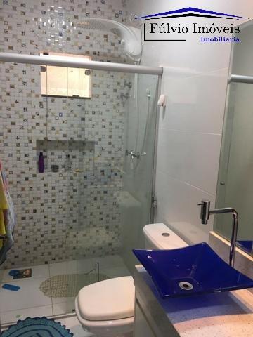Excelente casa com 3 quartos, todos suítes, pé direito duplo e completa em armário! Única! - Foto 11