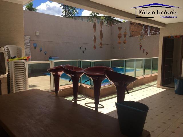 Excelente casa com 3 quartos, todos suítes, pé direito duplo e completa em armário! Única! - Foto 13