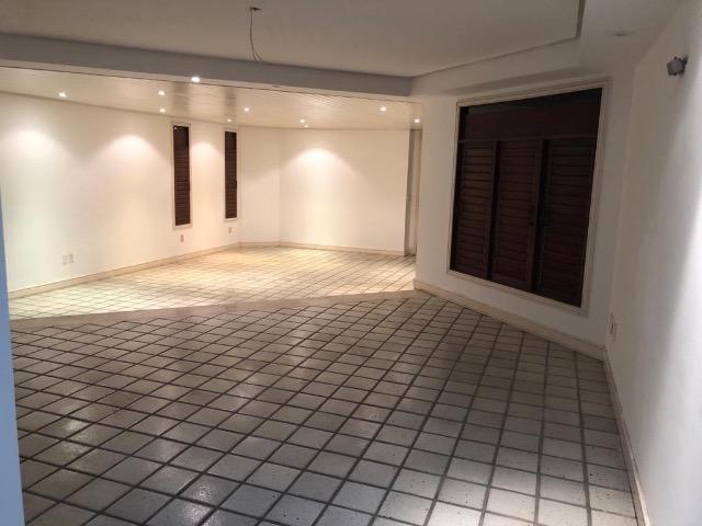 Excelente Casa de Cond. Fechado em Lagoa Nova de 4 suítes de 450m² e 4 Vagas de Garagem - Foto 2