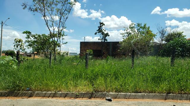 Lote de Esquina Escriturado no Res Santa Fe - Foto 2
