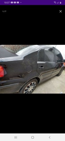 CARRO PLO SEDAN