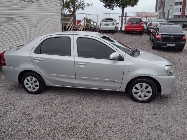 TOYOTA ETIOS SEDÃ X 1.5 MODELO 2017 EM ÓTIMO ESTADO,