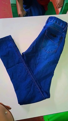 Vendo calça jeans nova - Foto 2