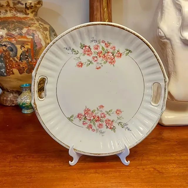 Antigo prato de bolo