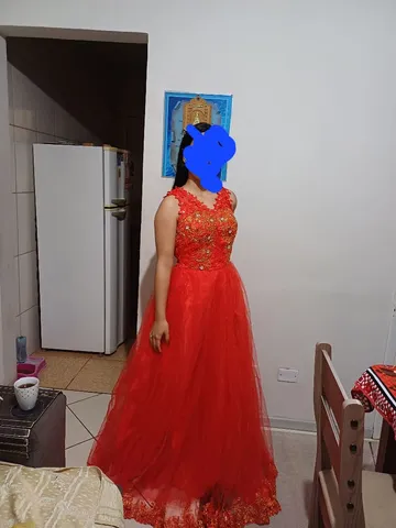 VESTIDO DE DEBUTANTE PRINCESA VERMELHO COM RENDA BORDADA E STRASS